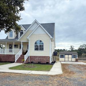 Spacious yard with 2 out-bldgs