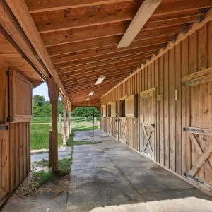 Five Stall Stables