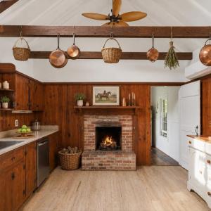 Kitchen - Staged Virtually