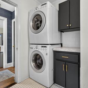 Powder Room/Laundry