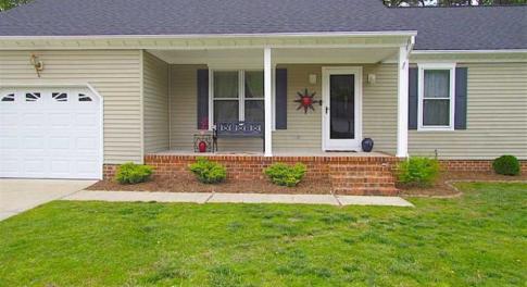 Photo of SOLD!!  Immaculate 3 BR 2.5 Bath Home For Sale in Suffolk VA!