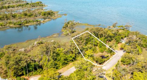 McGinnis Point West Court