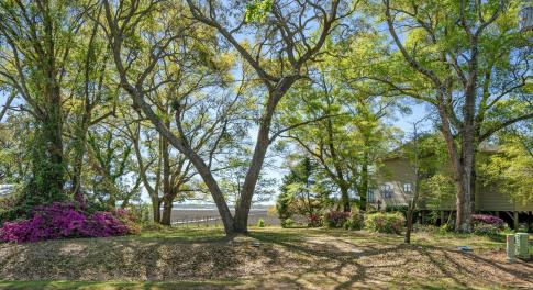 703 Shoreline Drive W