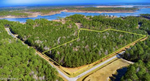 15 Paradox Point Drive, Aurora, NC 27806