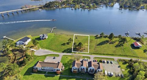 8050 Treasure Drive, Oriental, NC 28571