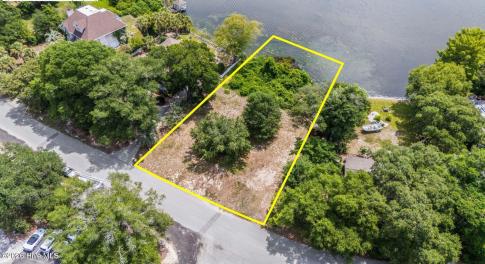 621 Lakeshore Drive, Sunset Beach