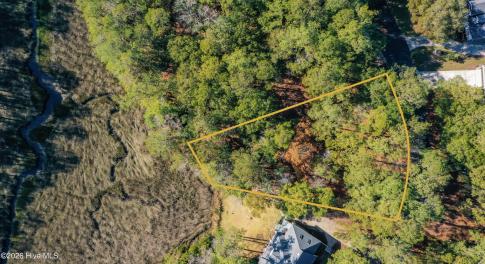 2967 Island Dr with Lot Lines
