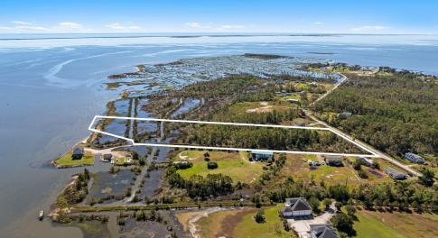 Waterfront vacant lot in Stacy