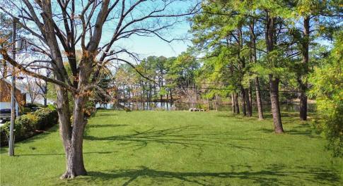 Beautiful deep water lot.