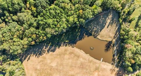 Beautiful layout of acreage