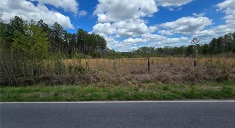 Road frontage along Riverside Road.