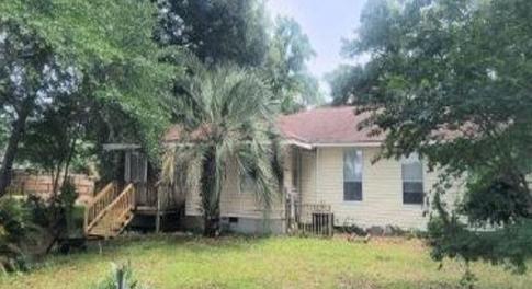 Back of house featuring a yard
