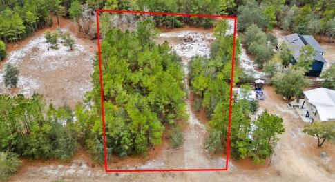 View of property location featuring a heavily wood