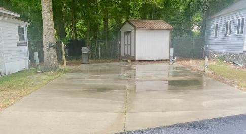View of yard featuring a shed