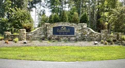 Runaway Bay PHOTO Entrance sign