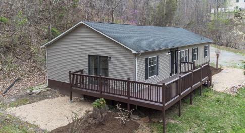 108 Trapper Ln front