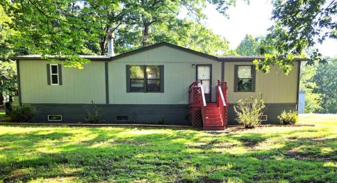 well maintained single-wide situated on 8+acres