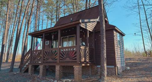 Fully equipped cabin on 10 private acres!