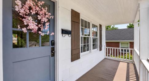 Charming covered front porch.